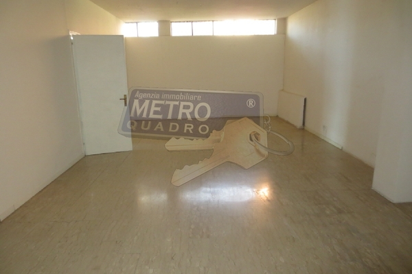 magazzino interrato - NEGOZIO PIOVENE ROCCHETTE (VI)  